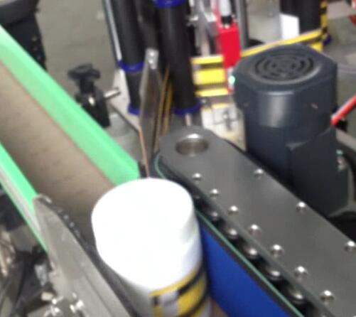 Rund flaskemærkningsmaskine, aftapning og mærkning af maskine til bround suger-krukke