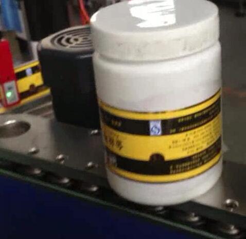 Rund flaskemærkningsmaskine, aftapning og mærkning af maskine til bround suger-krukke