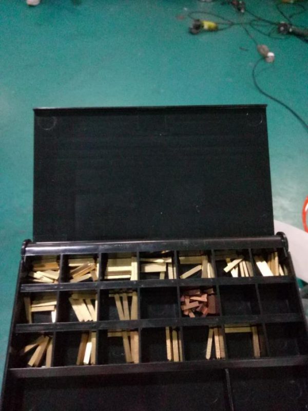 Mærke Automatisk Doubel Side Sticker Mærkningsmaskine med personsøgningsenhed og kodemaskine