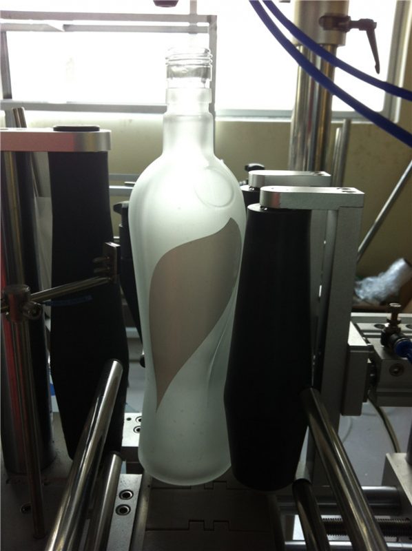 Drikkevareindustri Rund flaske klistermærke Mærkning maskine Elektrisk drevet type