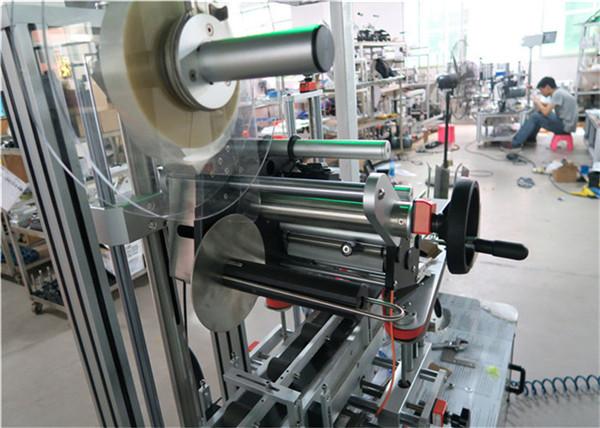 Automatisk topmærkning maskine flad overflademærketapplikator med transportør / topmærkeudstyr