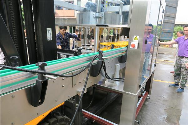 Effektiv flaske roterende klistermærkeudstyr PLC berøringsskærm