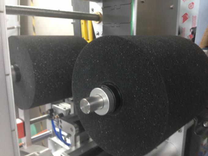 Servermotorflaskeetikettermaskine til rund / flad / Sqaure-flaske