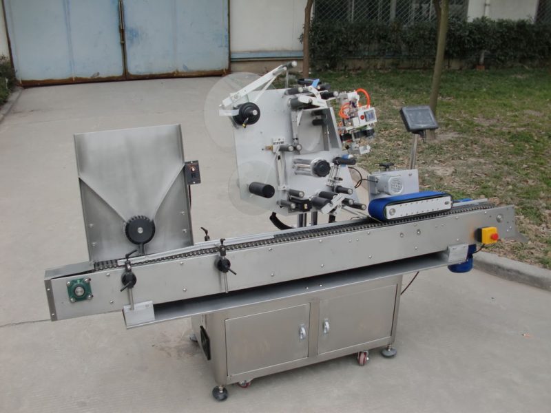 Kina transportbåndsmotor HY mærke hætteglas mærkning maskine, 7. batterimærke klistermærke maskine til elektronik leverandør