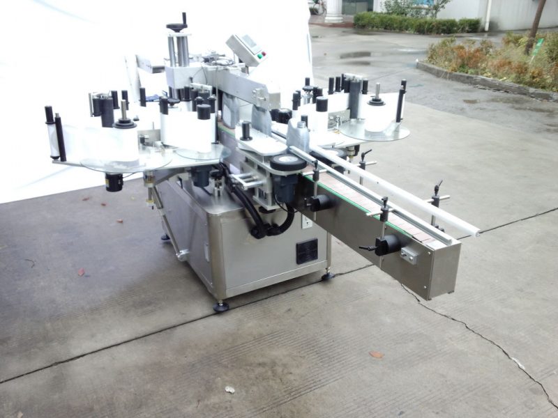 Kina Automatisk tosidet klistermærke-maskine med for- og bagside til oval, rund, Aquare-flaskefast leverandør