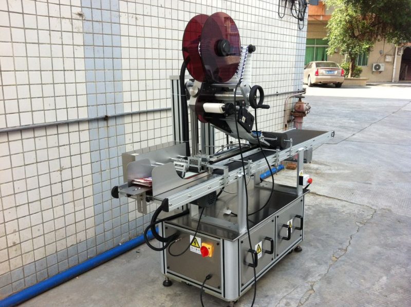 Kina elektrisk drev top mærkning maskine, selvklæbende klistermærke mærkning maskine leverandør