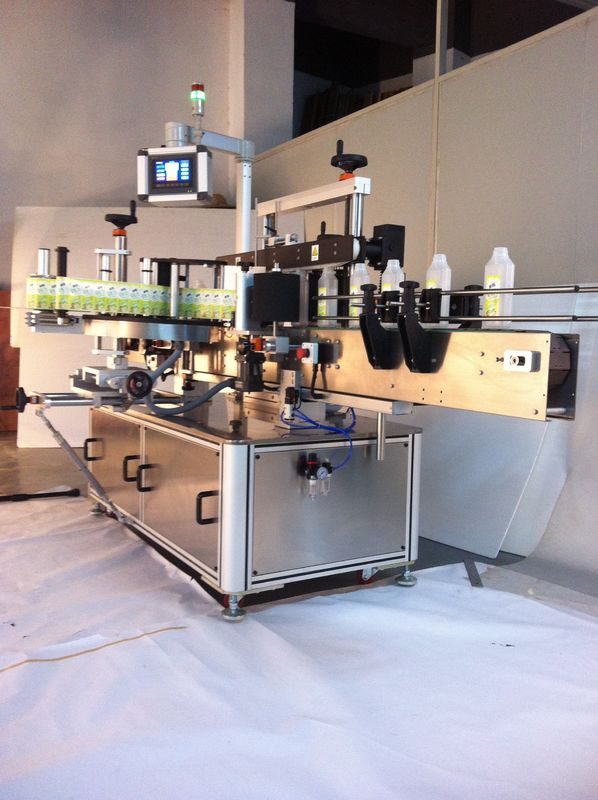 Kina drikkevarer firkantet flaske mærkning maskine dobbeltsidet klistermærke leverandør