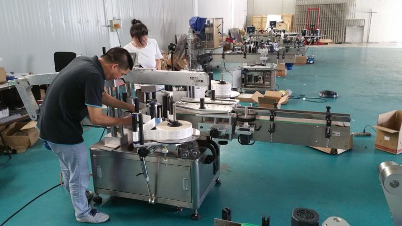 Kina tilpasset vandflaskemærkningsmaskine, automatisk bænkemærkemaskine til dobbeltsider leverandør