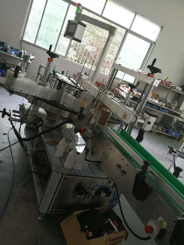 Selvklæbende mærkatmærkningsmaskine på forsiden og bagsiden, flaskemærkningsapplikator