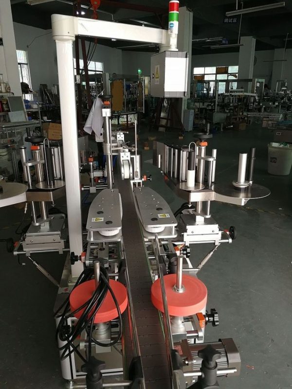 Automatisk dobbelt side klistermærke mærkning maskine til shampoo ovale og flade flasker